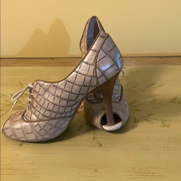 Women’s light brown pattern size 8 Paolo Heels - Picture 2 of 9